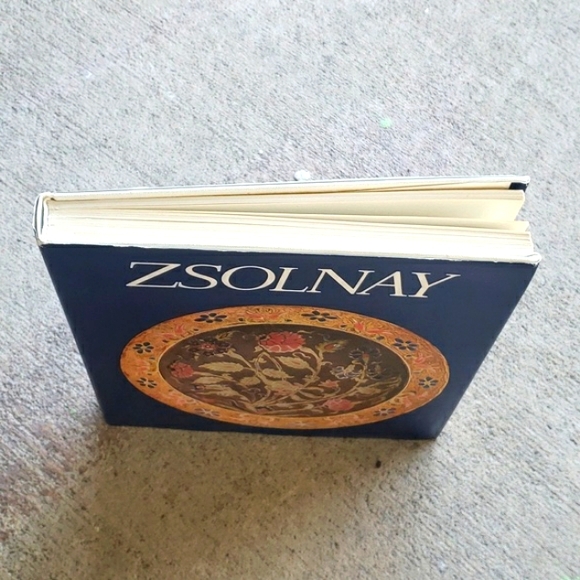 Original "Zsolnay" hardcover- History of family n' company, written in Hungarian - Picture 7 of 7
